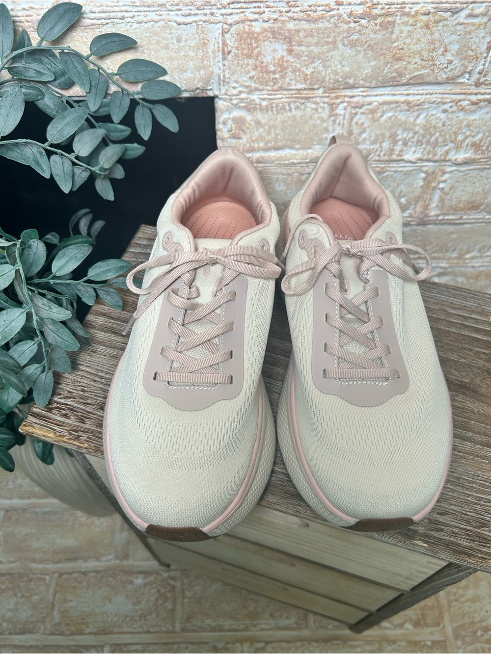 Revitalign Gaia Walking Sneaker Sand Shell Pink Women’s Size 9D wide NWOB #22 - Picture 4 of 11